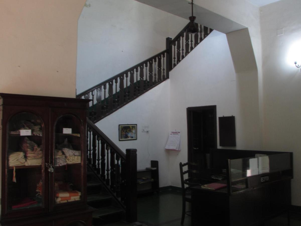 Ywca Gallway Guest House โกลกาตา ภายนอก รูปภาพ