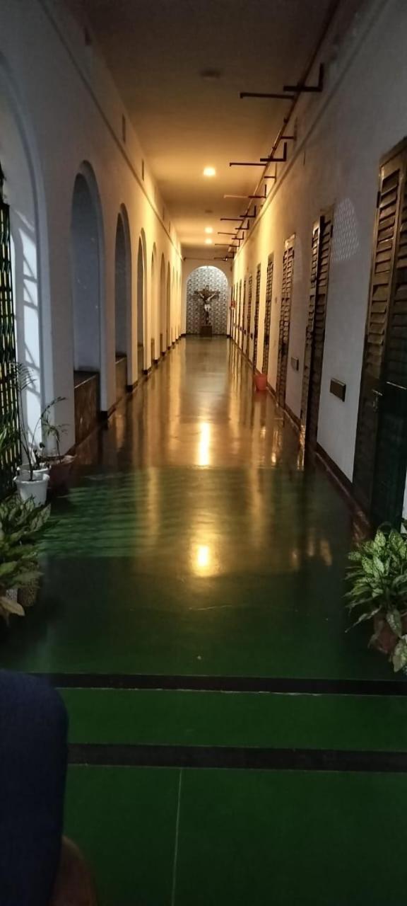 Ywca Gallway Guest House โกลกาตา ภายนอก รูปภาพ